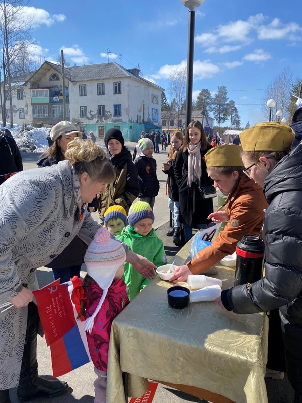 В рамках празднования Дня Победы в с.Ковдозеро и с.п.Зареченск прошла акция «Солдатская каша» 