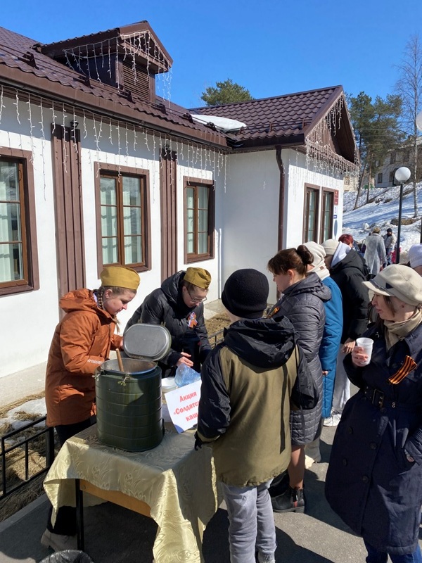 В рамках празднования Дня Победы в с.Ковдозеро и с.п.Зареченск прошла акция «Солдатская каша» 